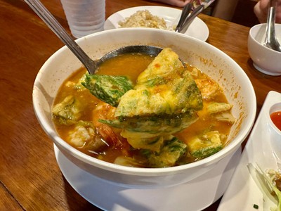 แกงส้มชะอมไข่