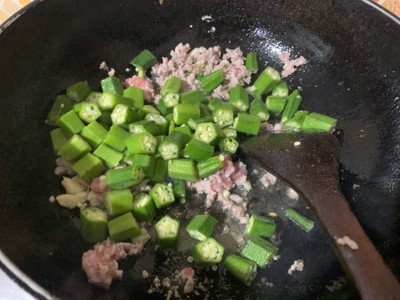 วิธีทำ กระเจี้ยบผัดหมูสับ วิธีทำ กระเจี้ยบผัดหมูสับ