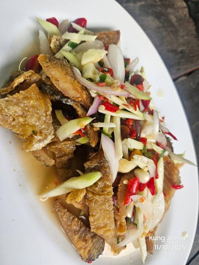 ยำปลาสลิด