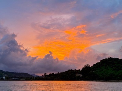 บอกลาทริปสุดประทับใจด้วยแสงพระอาทิตย์กำลังตกดิน