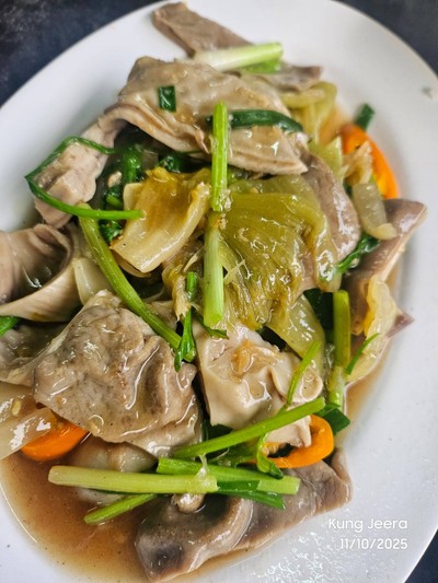 กระเพาะหมูผัดเกี่ยมฉ่าย