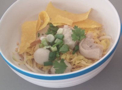 บะหมี่แบนแห้งลูกชิ้นแคระ