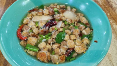 ซุปเปอร์หมูกรอบ บะเต็ง