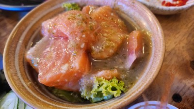 ยำแซลมอน