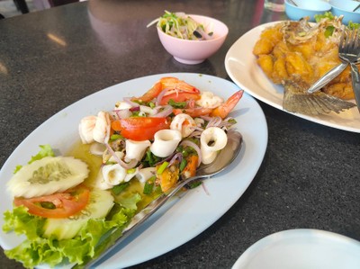 อาหาร หรือ เครื่องดื่ม