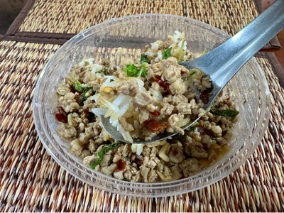 กะเพราหมูสับ