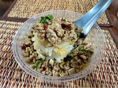 กะเพราหมูสับ