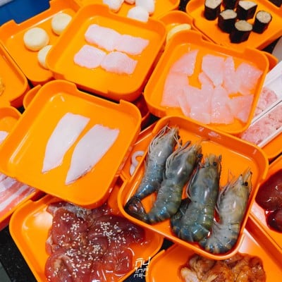 Moo Hub บุฟเฟ่ต์หมูกระทะพรีเมียม กุ้งแม่น้ำเติมได้ไม่อั้น