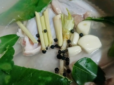 วิธีทำ ปีกไก่ตุ๋น น้ำจิ้มซีฟู้ด 🌶️🍋🟩 วิธีทำ ปีกไก่ตุ๋น น้ำจิ้มซีฟู้ด 🌶️🍋🟩