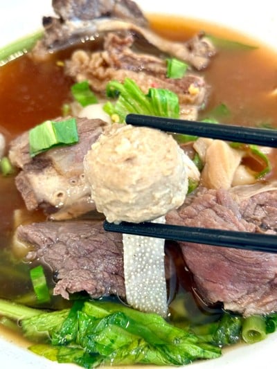 ก๋วยเตี๋ยวเนื้อวัดหนังพรีเมี่ยม