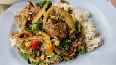 ข้าวกระเพราเนื้อ