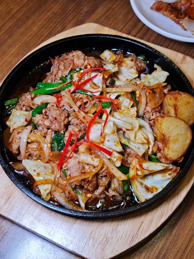 อาหาร หรือ เครื่องดื่ม