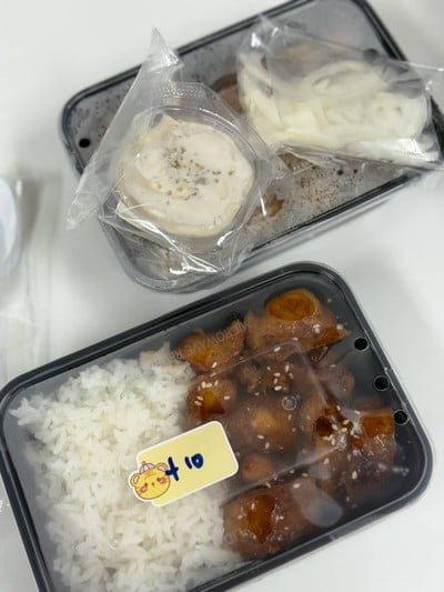 ข้าวไก่กรอบซอสเกาหลี