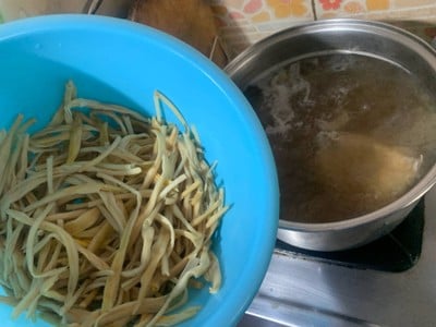 วิธีทำ ต้มดอกไม้จีนกระดูกเล้ง วิธีทำ ต้มดอกไม้จีนกระดูกเล้ง