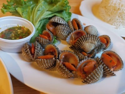 อาหาร หรือ เครื่องดื่ม