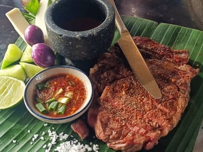 เนื้อย่างริบอายนิวซีแลนด์ย่างจิ้มแจ่วมะนาว