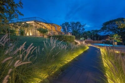 แนะนำ รีสอร์ทสำหรับคู่รัก กาญจนบุรี โอบกอดด้วยขุนเขา สายน้ำ