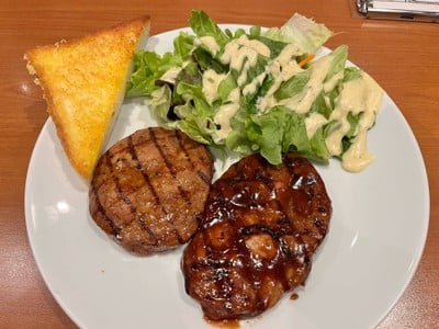 สเต็กหมูพริกไทยดำ + บอสตัน พอร์ค