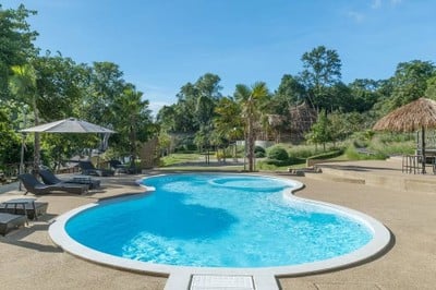 แนะนำ รีสอร์ทสำหรับคู่รัก กาญจนบุรี โอบกอดด้วยขุนเขา สายน้ำ