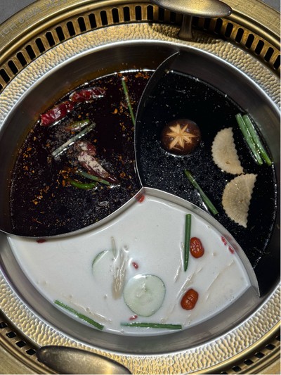 น้ำซุป หม่าล่า กระดูกหมูและน้ำดำ