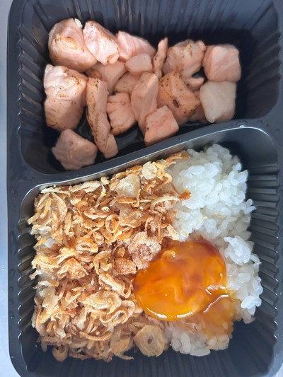 ข้าวหน้าแซลมอนย่างไข่ดอง