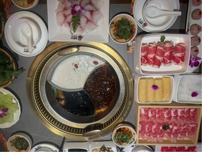 น้ำซุป หม่าล่า กระดูกหมูและน้ำดำ