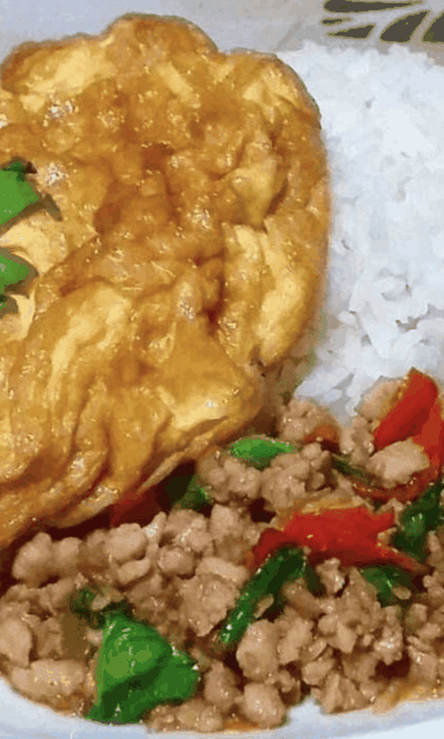 กระเพาหมูไข่เจียว-ไก่