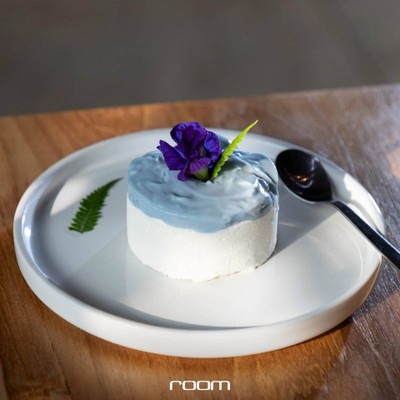 เค้กมะพร้าวอ่อนอัญชัน