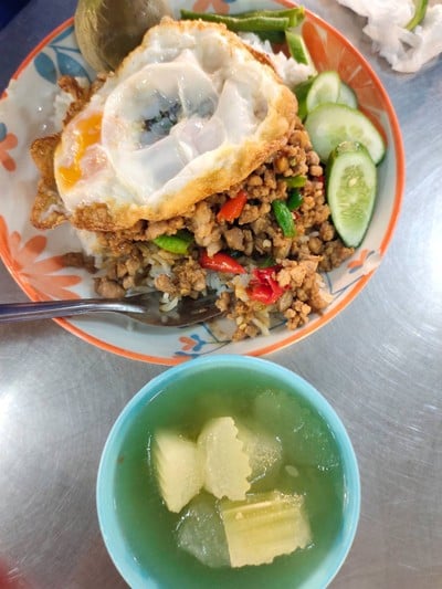 กระเพราหมูสับ+ไข่ดาว