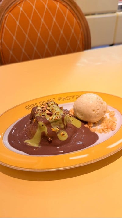 Pistachio brownie lava