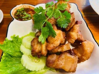 หมูสามชั้นทอดน้ำปลา