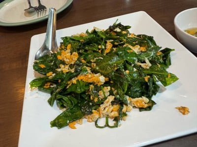 ใบเหลียงผัดไข่