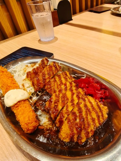 ข้าวแกงกะหรี่หมูทอด ไซส์ S เพิ่มกุ้งทอด