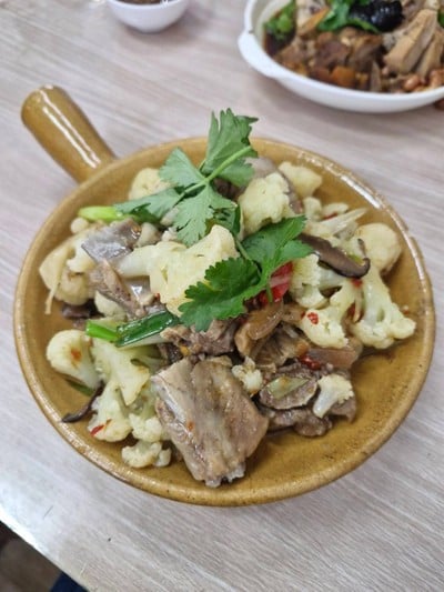 ซี่โครงหมูผัดดอกกะหล่ำ