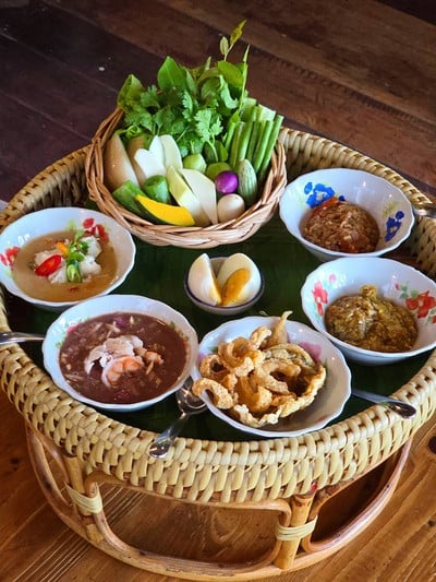 เสน อาหารไทย พุทธมณฑลสาย 1