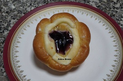 flower blueberry cream cheese