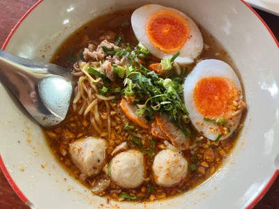 บะหมี่ต้มยำห้อยไข่