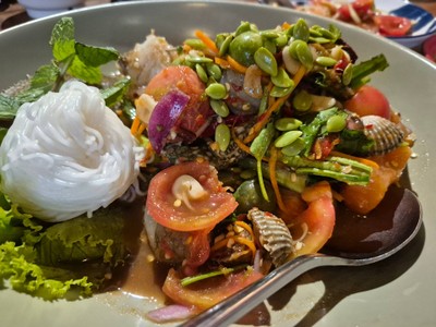 อาหาร หรือ เครื่องดื่ม