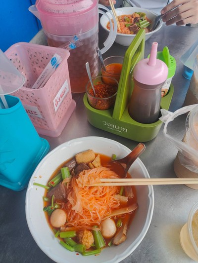 อาหาร หรือ เครื่องดื่ม