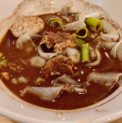 เส้นใหญ่เนื้อตุ๋น