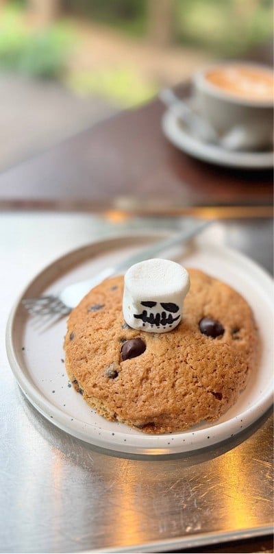 🍪 Casper Classic Chocolate Cookie. (Price 100 Baht.)