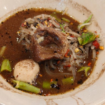 เส้นเล็กเนื้อตุ๋น