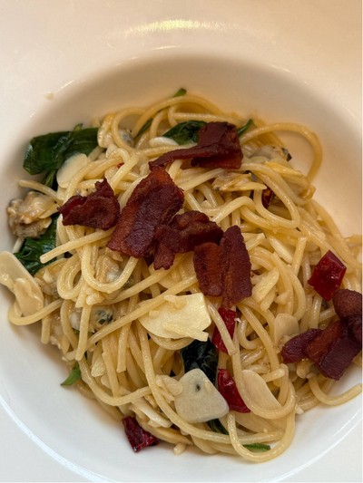 สปาเก็ตตี้หอยลาย เบคอน พริก