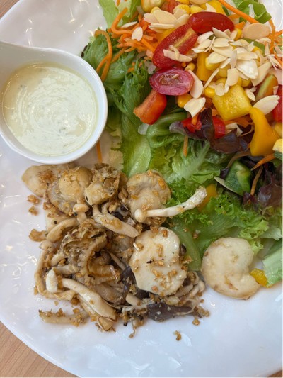 สลัดหอยเชลล์เนยกระเทียม