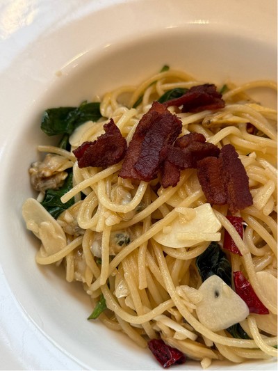 สปาเก็ตตี้หอยลาย เบคอน พริก