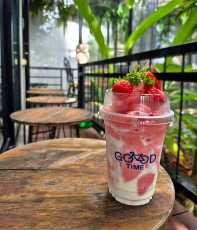 สตอเบอรี่สมูทตี้โยเกิร์ต