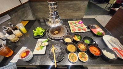 อาหาร หรือ เครื่องดื่ม