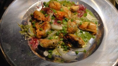 ยำเนื้อหอยแมลงภู่คั่วไฟ