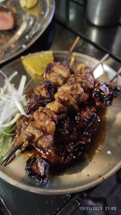 หนังไก่และตับเสียบไม้