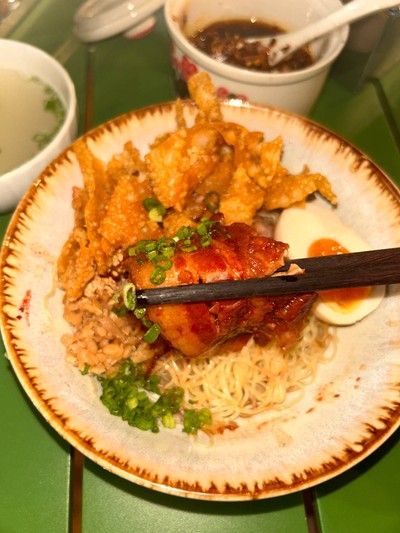 ก๋วยเตี๋ยวหมูตุ๋นน้ำแดง